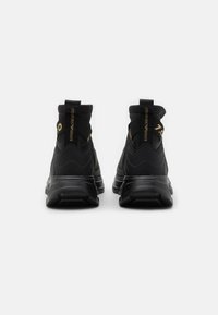 EA7 Emporio Armani 7.0 MAN UNISEX - Aukšto profilio sportbačiai - black/gold