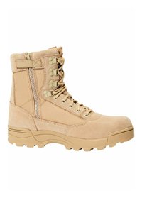 Stivaletto tattico color sabbia con tomaia in suede e tessuto, chiusura con lacci e zip, suola testurizzata e punta rinforzata per una maggiore durata.