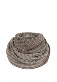 Gehaakte infinity-sjaal in aardetinten van bruin en crème. Heeft geometrische patronen en een zachte textuur met een klein merkteken.