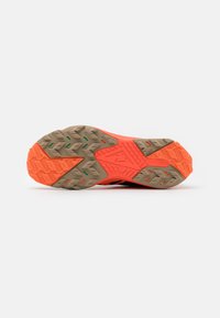 Nike Performance REACT TERRA KIGER 9 - Scarpe da trail running - velvet brown/hyper crimson/khaki/light wild mango/light silver