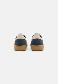 adidas Originals HANDBALL SPEZIAL - Trainers - core black/wonder white/gum