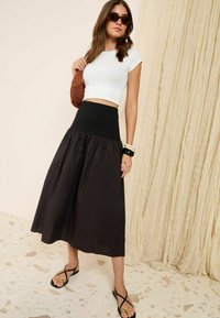 Friends Like These REGULAR FIT - DROPPED WAIST - A-vonalú szoknya - black