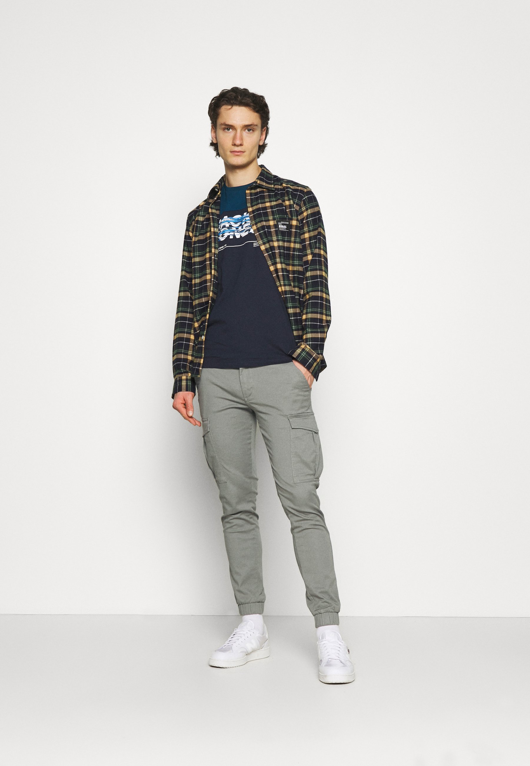 Jack \u0026 Jones JJIMARCO CUFFED - Pantaloni cargo - sedona sage/turchese  screziato - Zalando.it