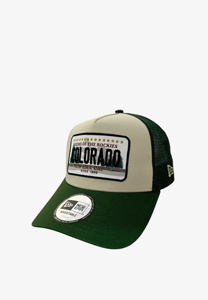 Gorra de béisbol de malla verde y beige con parche "Colorado Home of the Rockies" y etiqueta ajustable de New Era en la visera.