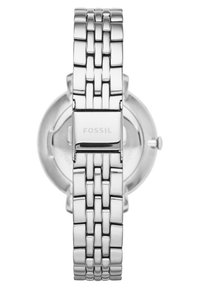 Edelstahl-Armbanduhr mit einem Gliederarmband, runder Gehäuseform und einer glatten Oberfläche. Der Verschluss ist mit "FOSSIL" graviert.