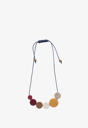 Collier avec cordon bleu réglable et sept grosses perles circulaires rouges, marron évidé, blanches, jaunes et crème évidées disposées en rangée.