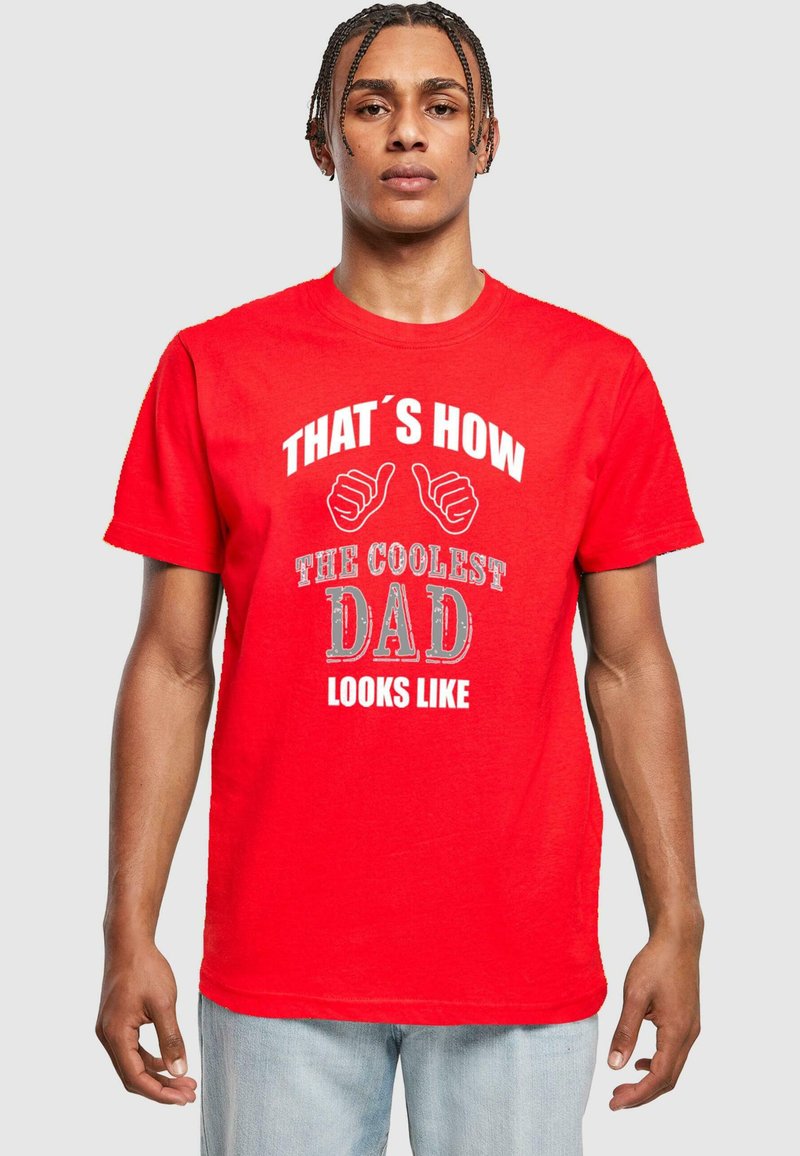 Merchcode COOLEST DAD ROUND NECK - Camiseta estampada - cityred