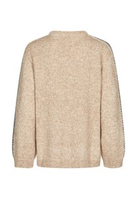 Beżowy sweter dzianinowy z fakturowanym wykończeniem, z okrągłym dekoltem i długimi rękawami. Prosty design, bez widocznych zdobień.