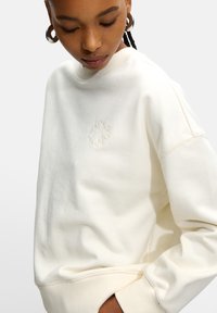 Thumbnail Image 4