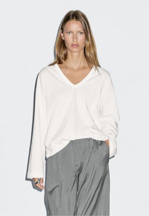 Massimo Dutti OVERSIZE V-NECK LONG SLEEVE - Longsleeve - white