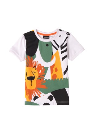 Camiseta de manga corta de algodón, que presenta un colorido patrón de animales con un león, un panda y formas abstractas en verde, naranja y negro.