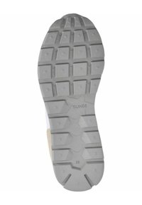 Sole di scarpa in gomma bianca con una superficie testurizzata a motivi multipli, caratterizzata da forme rettangolari e stelle, contrassegnata con "SUN68" e taglia "38."