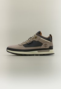 Επιλέχθηκε, dark brown/black