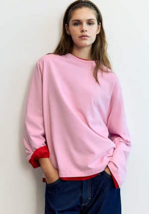 PULL&BEAR, OVERSIZED LONG-SLEEVED T-SHIRT - T-SHIRT - T-shirt à manches longues - pink