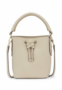 Beige leren bucketbag met een textuurnou en een strikdetail, een handvat aan de bovenkant en een verstelbare schouderriem. Met gouden metalen accenten.