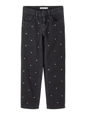 Schwarze Denim-Jeans mit geradem Schnitt, die verstreute silberne Nietenverzierungen über den Stoff bieten. Fünf Taschen und ein Knopfverschluss.