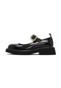 Schwarze lackierte Leder-Mary-Jane-Schuhe mit einem niedrigen, quadratischen Absatz, runder Spitze und einem dünnen verstellbaren Riemen mit einem goldenen Schnallenakzent.