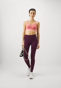 triaction by Triumph EXTREME LITE  - High support sports bra - salsa