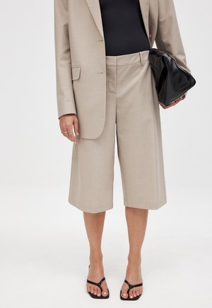 NA-KD Shorts - sand