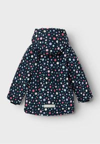 Veste à capuche pour enfants bleu marine avec des pois multicolores et une taille élastique, montrée de dos.