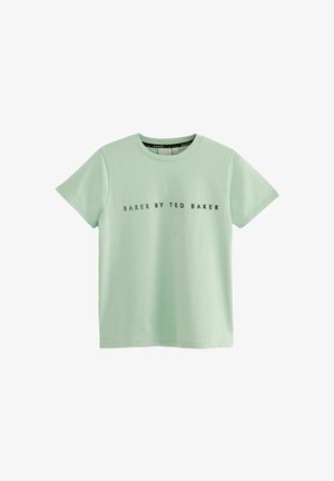 Tricou verde mentă din bumbac, cu guler rotund, mâneci scurte și text negru care spune "BAKER BY TED BAKER" pe față.