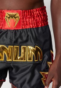 Venum INFERNO 2.0 MUAY THAI SHORTS - Športne kratke hlače - deep black/cherry red