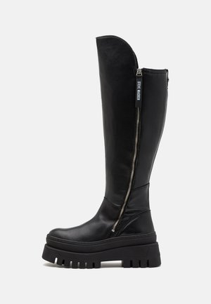 Stivali Sopra Il Ginocchio Gotici Con Plateau - Tacco 15 Cm, Piattaforma 5 Cm, Catene E Fibbie, Donna