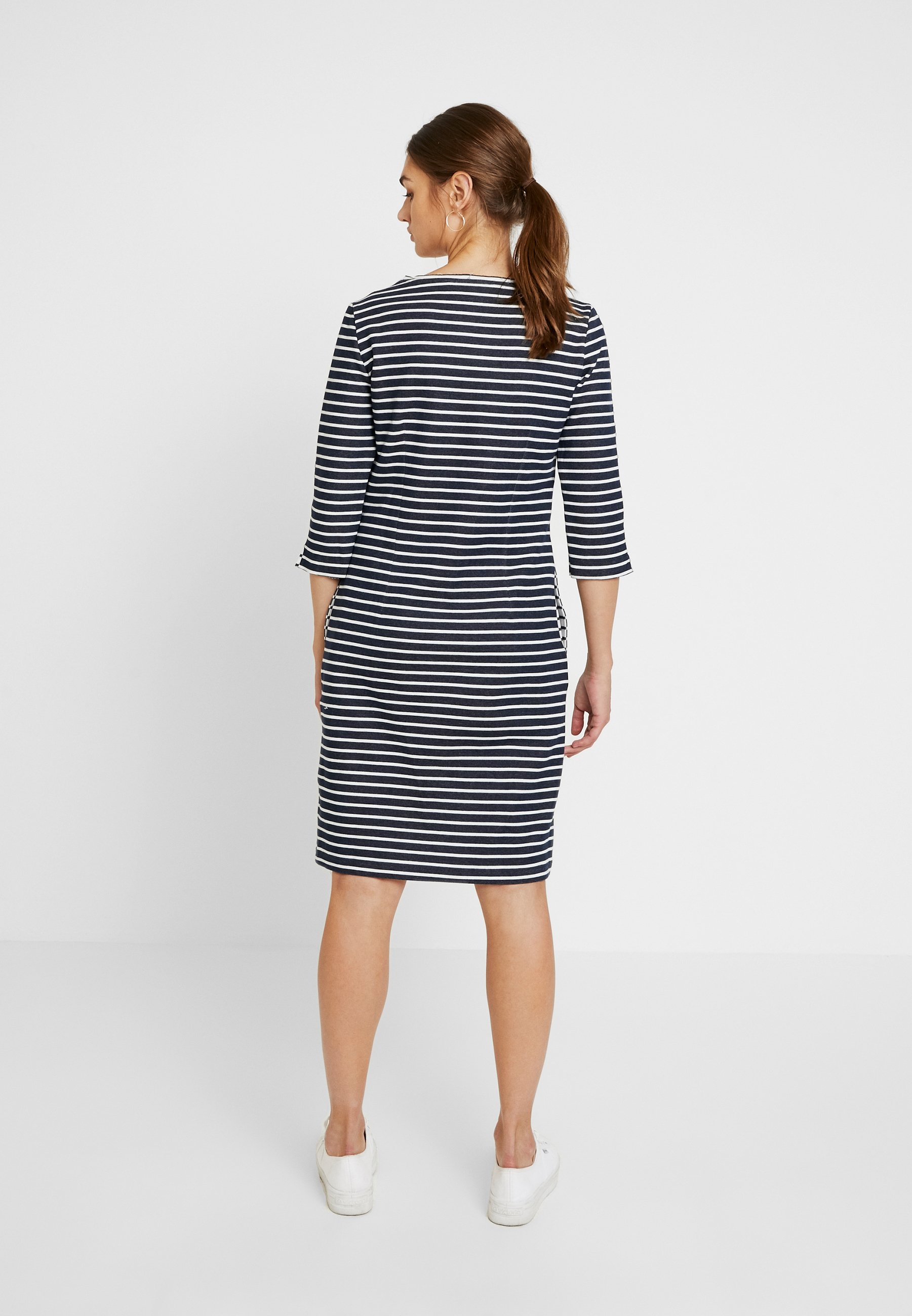 Sea Ranch DAPHNE Jerseyklänning navypearl Zalando.se Key West Kvinno DAPHNE Rundad Jerseyklänning navylilas