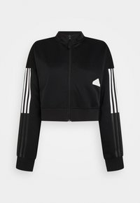 Svart kort zip-up-jacka i slätt tyg med vita accentremsor på ärmarna och en liten logotyp på bröstet.