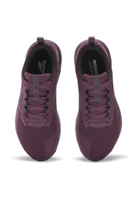 Sapatos atléticos roxos com parte superior em malha, bico arredondado, detalhes em preto e sola texturizada. Inclui atacadores, alça de puxar e marca Reebok.