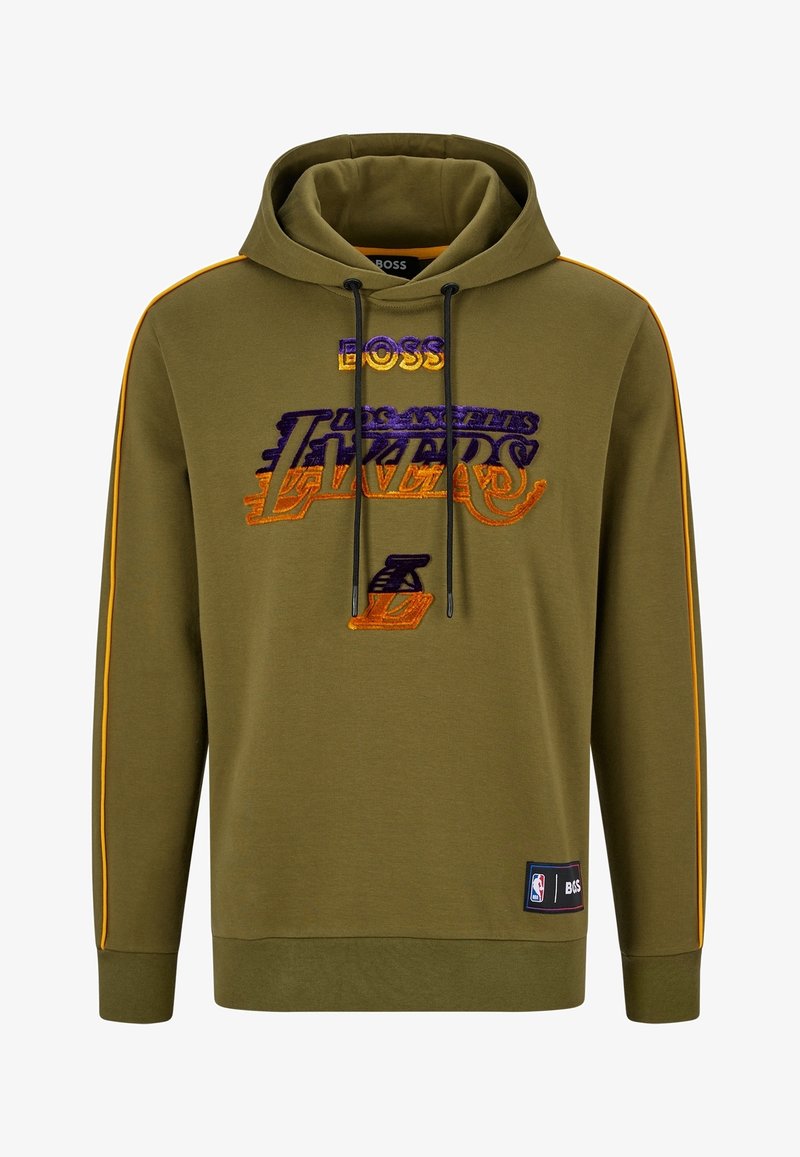 Sweat à capuche vert olive avec logo des Los Angeles Lakers en violet et orange, liseré jaune sur les manches et patch NBA près de l'ourlet.