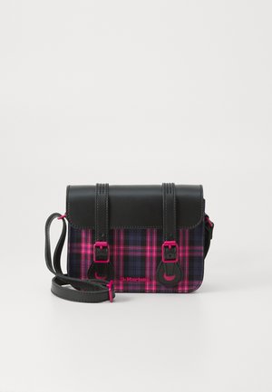Dr. Martens SATCHEL BAG UNISEX - Sac bandoulière - black/pink multi kiev/tartan