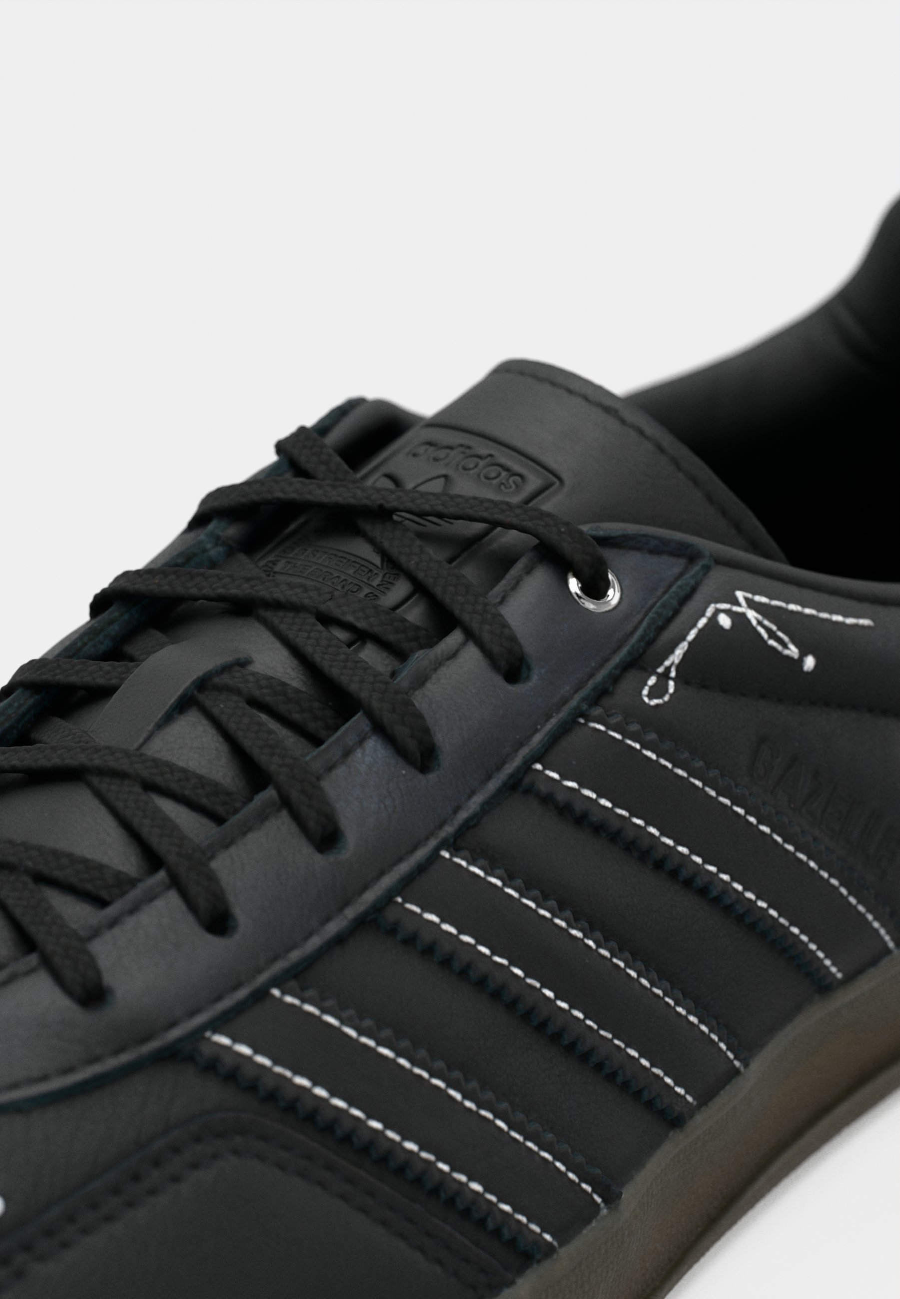 靴 adidas Originals GazelleIndoor Black ADIDAS ORIGINALS Sneaker GAZELLE INDOOR Schwarz