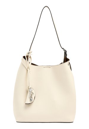 Beżowa skórzana torebka na ramię z jednym czarnym paskiem oraz małą przymocowaną saszetką z srebrnym zamkiem błyskawicznym i zawieszką w kształcie kłódki.