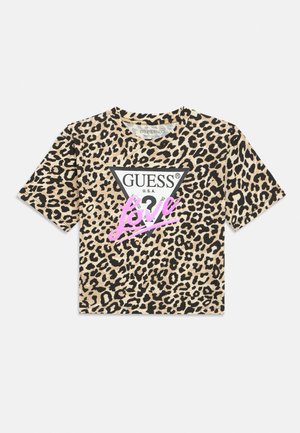 Leopardprintet crop top med "GUESS U.S.A." sort trekantlogo og pink "Love" skrift over brystet.