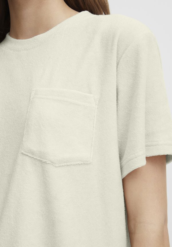 OXFRIKA - Basic T-shirt - birch4