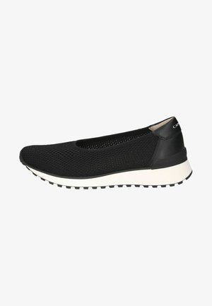 Chaussure de sport noire avec une tige en mesh, un bout arrondi et une semelle intermédiaire blanche. La semelle présente un motif à relief pour une meilleure adhérence.