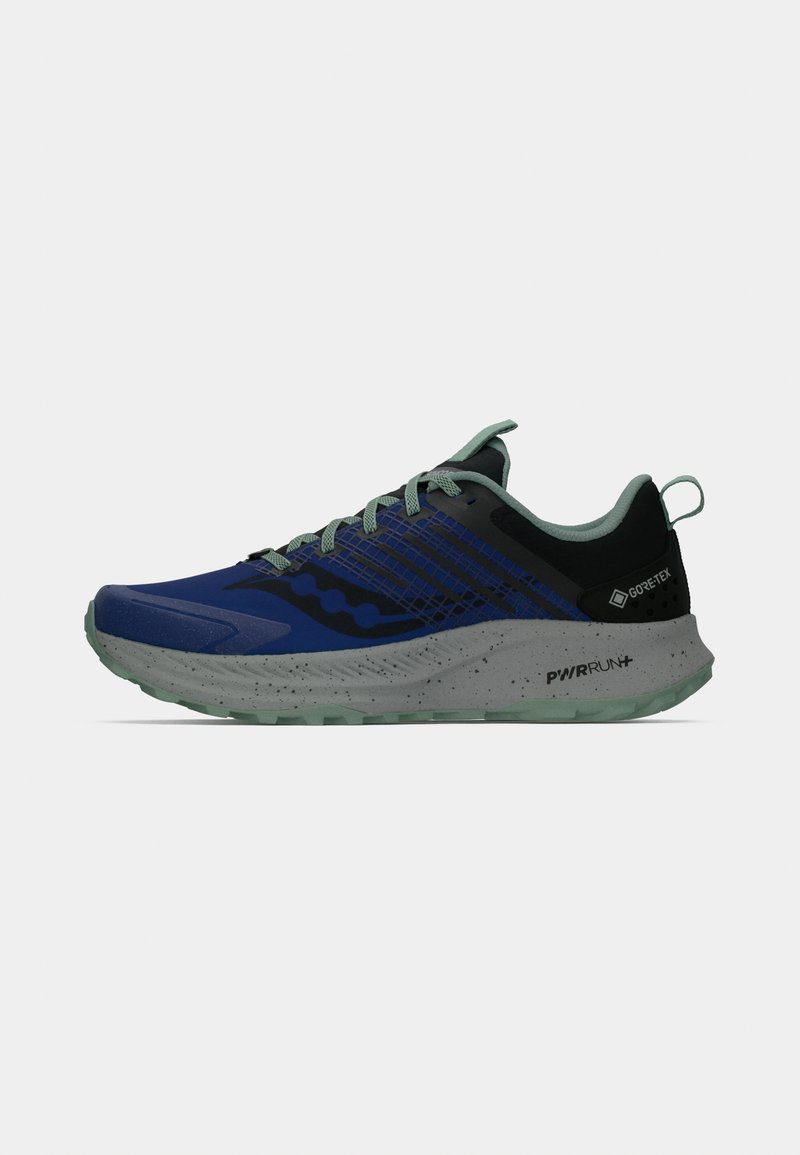Zapatilla de running Gore-Tex azul y negra con suela salpicada de gris, cordones en color verde aguamarina y branding "PWRRUN+" en el lateral, mostrada en perfil derecho.