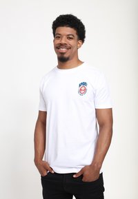 Marvel SPIDER-MAN CLASSIC SPIDEY POCKET - Triko s potiskem - white