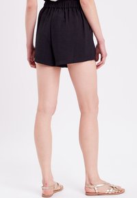 Cache Cache GERADE GESCHNITTENE MIT HOHER TAI - Shorts - noir