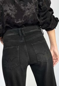 Le Temps Des Cerises REGULAR MOM TAILLE HAUTE LONGUEUR - Jean droit - noir