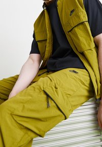 Nike Sportswear Cargobyxor - olive