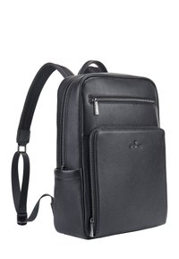 Zaino in pelle nera con finitura testurizzata, dotato di più scomparti con zip e spallacci regolabili e imbottiti.