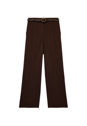 Braune weit geschnittene Hosen aus glattem Stoff, mit einem passenden Gürtel und einer goldenen Schnalle. Die Hose hat eine schlichte Vorderseite mit Seitentaschen.