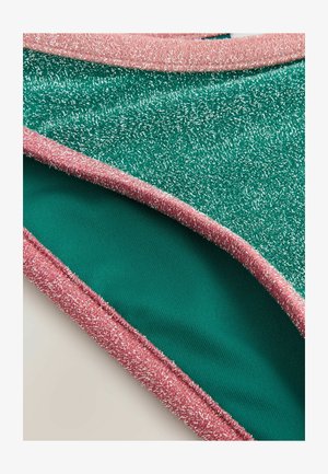 Tessuto verde testurizzato con fili argentati, bordato da una finitura testurizzata rosa. Presenta uno strato interno liscio di verde uniforme.