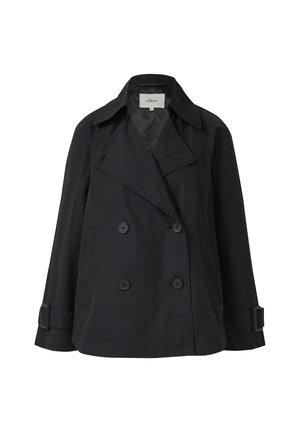 Czarny dwurzędowy płaszcz trencz z szerokimi klapami, mankiety zapinane na guziki z klamrami oraz przednie kieszenie, prezentowany na białym tle.