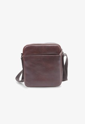 Brun læder crossbody taske med en glat overflade, rektangulær form, lynlåslukning på toppen og en udvendig frontlomme.
