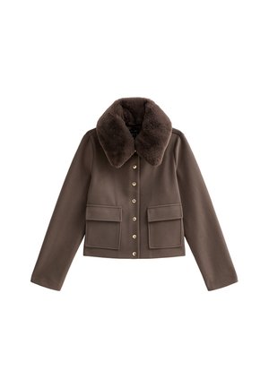 Bruin cropped jasje met een bontkraag, gouden knoopsluitingen en twee voorkeurszakken, gemaakt van zachte, gestructureerde stof.