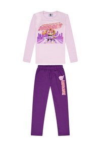 Roze lange mouwen shirt met een "Heroes" graphic, gecombineerd met paarse broek met "Heroes" tekst. Beide gemaakt van zachte stof.