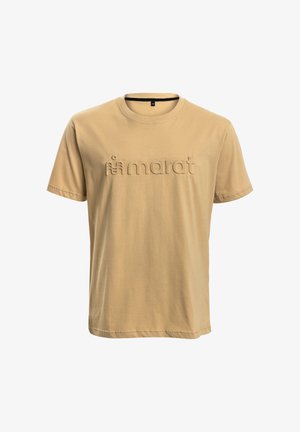 Beżowa bawełniana koszulka z krótkimi rękawami i okrągłym dekoltem, z uniesioną napisową „marat” z przodu. Gładka tekstura; standardowy krój.